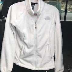 Brand New North Face Jacket. I’ve Worn It Maybe Once, In Great Condition. Will Fit A Small/Medium. North Face Jacket Women's, Casual Country Outfits, North Face Sweater, Preppy Outfit, The North Face Jackets, White Jacket, North Face Jackets, Country Outfits, North Face Women