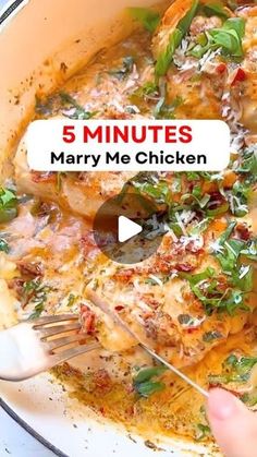 a person holding a fork in a pot filled with chicken and vegetables, text reads 5 minutes marry me chicken