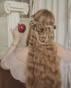 Wedding Hairstyles Fairy, Fantasy Bridal Hair, Blond Princess Aesthetic, Hair With Pearls In It, Vintage Hair Styles Long Hair, Got Hairstyles, Princess Hairstyles Aesthetic, Renfaire Hair, Ethereal Wedding Hair