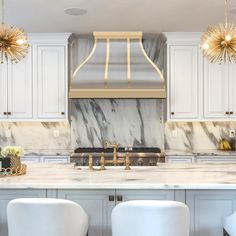 SINDA Brushed Stainless Steel Custom Vent Hood with Brass Straps Kitchen Backsplash Behind Hood, Brass Vent Hood, Large Hood Kitchen, Large Kitchen Hood, Hood Vent Ideas, Range Hoods Ideas, Kitchen Stove Hoods Ideas, Hood Vents Kitchen, Silver And Gold Range Hood