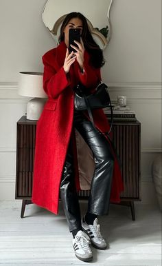 Long Red Coat Outfit, Red Coat Outfit Winter, Red Heels Outfit, Red Coat Outfit, Layering Street Style, Maroon Coat, Samba Outfits, Red Long Coat, Winter Coat Outfits