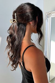 Semi Formal Hairstyles, Hair Clip Hairstyles, Half Up Half Down Hair Prom, Gold Hair Clips, Layered Bob Hairstyles, Prom Hairstyles For Long Hair, Half Up Hair, Formal Hairstyles