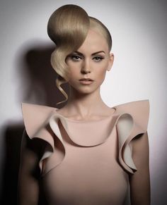 Wavy High Ponytail, High Ponytail Hairstyle, Futuristic Hairstyles, Futuristic Hair, Hair Couture, High Fashion Hair, Avant Garde Hair, High Ponytail Hairstyles, Runway Hair