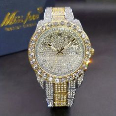 2 Tone Yellow/Silver Luxury Men's Watch Iced Out Twinkle Big Faux Diamond Quartz Watch Men's Hip Hop Rock Fashion Waterproof Calendar Watch Iced Out Watches, Hip Hop Watches, Diamond Watches For Men, Rhinestone Watches, Expensive Jewelry Luxury, Large Pendant Necklace, Wristwatch Fashion, Mens Fashion Watches, Big Diamond