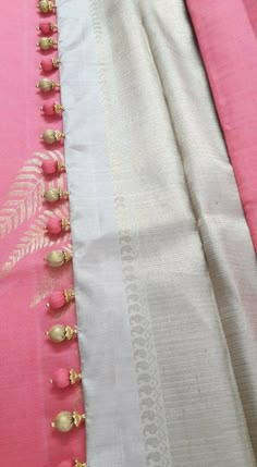 Tassel Dupatta Designs, Tossils For Saree, Saree Tussel Designs, Saree Gonda Designs Latest, Kuchulu For Sarees, Kongu Mudulu Designs, Saree Pallu Tassels, Tassels For Dupatta