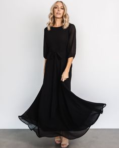 Our Rebecca Maxi Dress is perfect for our mamas who want an elevated look with a comfy fit🤩 With a removable tie, you can wear this dress pre and post-pregnancy!💖 Shop now🛍️ Post Pregnancy, Dress Dusty, Clothes Ideas, Comfy Fits, Dusty Blue, Feminine Style, Classy Outfits, Best Sellers, Shop Now