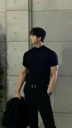 Men Model Reference, Tall Masculine Men, Rich Men Casual Outfits, Outfits Aesthetic Men Black, Standing Pose For Men, Bad Boy Outfits Men, Black Shirt Outfit Men Aesthetic, Korean Bad Boy Outfit, Bad Guy Style