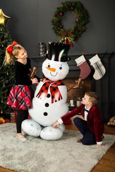 Airloonz Giant Balloon Snowman Display Snowman Balloon, Giant Christmas Ornaments, Classic Christmas Decorations, Balloon Display, Balloon Weights, Balloon Stands, Office Holiday Party, Winter Snowman, Giant Balloons