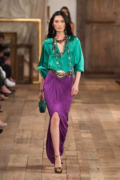 Ralph Lauren RTW Spring 2024 [PHOTOS] – WWD Look Boho Chic, Boho Styl, Mode Hippie, Winter Typ, Diane Keaton, Moda Paris, Julianne Moore, Amanda Seyfried