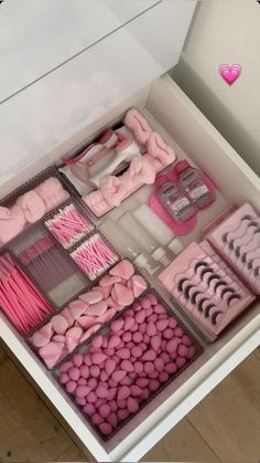 Cute Organizers For Room, Girly Items, Vanity Inspo, Rangement Makeup, Sanrio Aesthetic, Luxury Room Bedroom