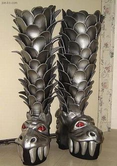 Dragon Boots, Kiss Boots, Odd Fashion, Kiss Army, Kiss Pictures, Creative Shoes, Ugly Shoes, Hot Band, Funky Shoes