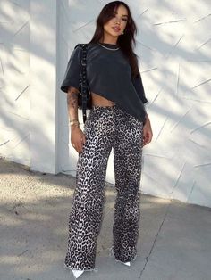 Leopard Pants Outfit 2024, Leopard Print Top Outfit, Print Jeans Outfit, Leopard Print Pants Outfit, Outfit Rock, Printed Pants Outfits, Leopard Print Outfits, Rock In Rio, Night Out Outfit