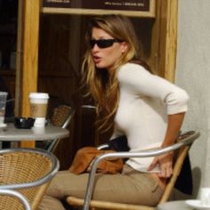 Gisele Bundchen ✿⊱╮ Soft Summer, Lady And Gentlemen, Coffee Addict, Famous People, Spring Outfits, Fashion Inspo, Street Style