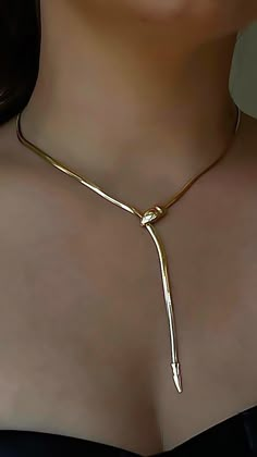 Snake Chain Necklace Gold With Pendant, Women’s Gold Chain Necklace, Gold Snake Chain Necklace, Snake Gold Necklace, Gold Modern Jewellery, Snake Necklace Gold, Snake Necklace Aesthetic, Gold Chain Types, Gold Chain Necklace Aesthetic