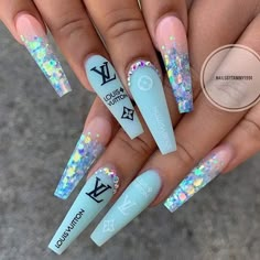 Gucci Nails Designs, Chanel Nails Design, Gucci Nails, Designer Nails, Long Acrylic Nail Designs, White Acrylic Nails, Nails Design With Rhinestones