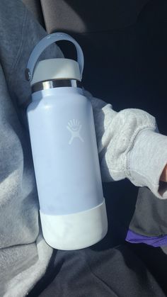 Hydroflask Aesthetic Blue, Aesthetic School Water Bottle, Cute Water Bottles Hydro Flask, Whole Foods Hydro Flask, Back To School Water Bottles, Fog Hydroflask, Pretty Water Bottles, Summer Hydroflask, Cute Water Bottles Aesthetic