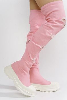 Chic Sneakers, Denim Sneakers, Denim Boots, Types Of Women, Pink Sneakers, Lug Sole, Pink Fashion, Punk Rock, Distressed Denim