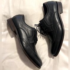 Johnston & Murphy Men’s Black Lace Up Wingtip Oxford Dress Shoes Size 10! In Excellent Condition. Worn Once. The Wingtip Oxford By Johnston & Murphy Can Keep You Looking Extra Slick When Paired With Chinos Or Jeans. Classy Wingtip Detail Gives A Crafty Appeal To The Leather Oxford! Leather Upper Lace-Up Closure Round Wintip Toe Brown Bottoms / Black Body! Johnston And Murphy Shoes, Oxford Dress Shoes, Wingtip Oxford, Johnston Murphy, Black Body, Black Lace, Derby, Men's Shoes, Leather Upper