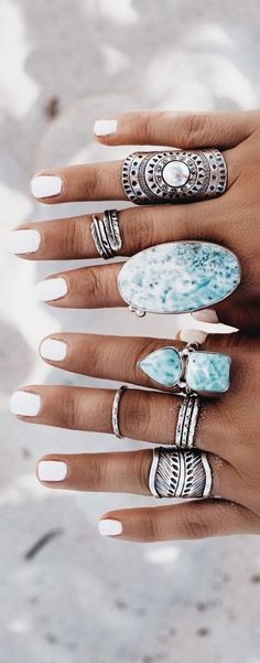 Love boho style jewelry - it is gorgeous and makes hands so pretty ღ Awesome fashion accessories for stylish women from Zefinka. Crystal Horn, Love Rings, Horn Pendant Necklace, Boho Styl, Diy Ring, Rings Style, Estilo Hippie, Moon Pendant Necklace, Swarovski Necklace