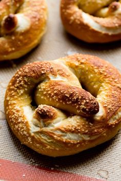 bagels with cream cheese and raisins are on a baking sheet, ready to be baked