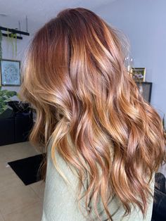 Copper And Blonde Balayage On Brown Hair, Auburn And Strawberry Blonde Hair, Copper With Dimension, Honey Copper Hair With Highlights, Strawberry Blonde With Dimension, Brown Hair With Copper And Blonde Highlights, Auburn To Blonde Balayage, Blonde Hair Copper Lowlights, Copper And Brown Balayage