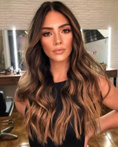 Tan Skin Balayage Hair, Balayage Brown Skin, Balayage For Brown Skin, Hair Color Ideas For Dark Skin Latinas, Hispanic Hair Color Ideas, Balayage Latina, Black Hair Balayage Latina, Hair Color For Tan Skin Asian, Hair Color For Brown Skin Latina