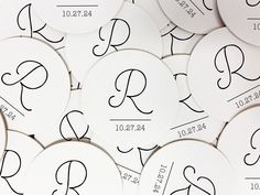 many white circular labels with the letters r and p in black ink are arranged on top of each other