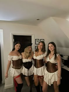 Pirate Halloween costume girls sexy Pirate Group Costume, Pub Crawl Outfit, Pirate Party Outfit, Halloween Pirat, Pirates Of The Caribbean Costumes, Cute Pirate Costume, Pirate Costume Ideas, Halloween Costumes Pirate, Pirates Costume