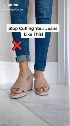 Roll Up Long Jeans, Cuff Jeans Hack, Jean Hacks Ankle, Rolled Cuff Jeans Outfit, Turning Up Jeans Hack, How To Style Capri Jeans, How To Wear Long Jeans, How To Cuff Boyfriend Jeans, How To Wear Jeans That Are Too Long