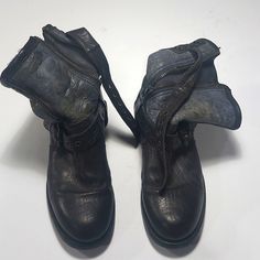 Ugg Nigel Black Boots, Lamb Fur, Leather Rare Find For The Best Description, View All The Pictures Carefully For Details And Measurements Before Purchasing. #5815 Grunge Shoes, Mens Uggs, Mens Black Leather, Black Leather Boots, Suede Shoes, Ugg Shoes, Black Boots, Black Gray, Leather Boots