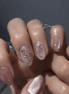 Wedding Nails Butterfly, Pink And Gold Butterfly Nails, Almond Shaped Nails Short, Nail Art Simple Elegant, White Butterfly Nails, Butterfly Nails Design, Butterfly Nail Design, Fancy Nail Art