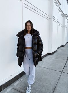 Black Puffer Coat Outfit, High Top Sneakers Outfit, Maggie Macdonald, Puffer Coat Outfit, Puffer Outfit, Puffer Jacket Outfit, Black Puffer Coat