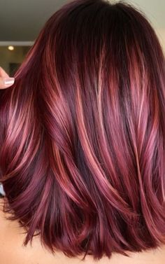 Fall Red Hair Ideas, Dark Red Ombre Hair, Burgundy Ombre Hair, Dark Cherry Hair Color, Dark Cherry Hair, Cherry Hair Colors, Red Hair With Highlights, Red Ombre Hair, Red Blonde Hair