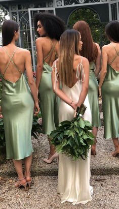 the bridesmaids are dressed in green dresses