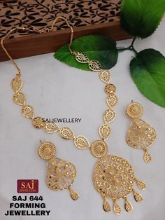 Long Gold Necklace Indian Bridal Jewellery Designs, Saudi Gold Jewellery Design, Turkish Gold Jewelry, Dubai Necklace, Gold Set Design, 12th Rabi Ul Awal, Pretty Gold Necklaces