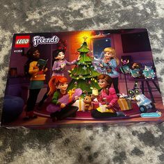 the lego friends christmas tree has been opened and is ready to be put into its box