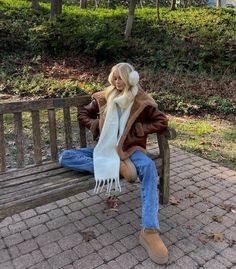 New York In Autumn Outfits, Park Walk Outfit, Fall Walk Outfit, Nyc Outfit Inspo Winter, What To Wear On A Walk, Fall Park Outfits, Fall Fashion Inspo 2023, Park City Outfits, Fall Walking Outfits