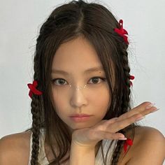 Nose Jewels, Jewel Makeup, Concert Makeup, Sparkly Makeup, Rave Makeup, Jennie Icon, Ethereal Makeup, Ribbon Hairstyle, روتين العناية بالبشرة