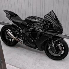 a black motorcycle parked in front of a building