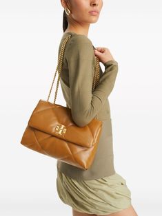 Made from luxurious 100% nappa cow leather Dimensions: W:27.5cm x H:17cm x D:8cm Convertible design allows for use as a shoulder bag or crossbody Perfect for the stylish and modern woman Part of the SS24 collection for a timeless and on-trend look Supplier SKU: 154704 Gorgeous black color to match any outfit Designed by the iconic fashion brand Tory Burch Quilted Handbag, Tory Burch Kira, Quilted Handbags, Brown Leather Shoulder Bag, Leather Cap, Mens Fall, Emilio Pucci, Quilted Leather, Nappa Leather