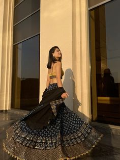 Duo Selfie, Desi Captions, Diwali Inspiration, Urban Photography Portrait, Diwali Outfit, Diwali Pictures, Diwali Outfits, Indian Outfits Lehenga, Traditional Outfit