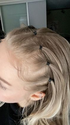 Peinados Fáciles Para Cabello Corto, Hair Inspo Color, Rubber Band, Aesthetic Hair, Hairstyles Haircuts, Rubber Bands, Hair Day, Pretty Hairstyles