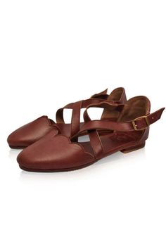 Mangrove. Handmade criss cross leather ballet flats – ELF Camel Flats, Spring Athleisure, Ladies Design, Yoga Essentials, Design Shoes, Long Skirts, Graduation Outfit, Crossbody Clutch, Leather Ballet Flats