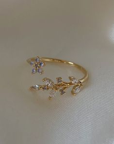 Asian Gold Jewelry, Gaun Koktail, خواتم خطوبة, Cute Promise Rings, قلادات متدلية, Hand Jewelry Rings, Ethereal Jewelry, Pretty Jewelry Necklaces, Jewelry Accessories Ideas