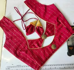 Golden Blouse Designs Latest, Banaras Blouses, Low Neck Blouse Designs, Blouse Designs For Pattu Sarees, Golden Blouse Designs, Golden Blouse, Patch Work Blouse Designs