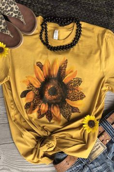 Printed on super soft short sleeve crew neck unisex tees. Women's Fashion 30s For Women, Sunflower Gift Ideas, Sunflower Clothing, Sunflower T Shirt, Sunflower Ideas, Sunflower Phone Case, Sunflower Tote Bag, Sunflower Bag, Boho Sunflower