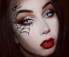 Spider Queen for Halloween. Instagram: daiana kir Spider Witch Makeup, Hallowen Schminke, Halloween Spider Makeup, Fete Emo, Maquillage Halloween Simple, Spider Makeup, Halloween Makeup Witch, Makeup Zombie, Halloween Make-up Looks