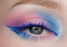 Blue Eyeliner Makeup, Pink Eyeliner, Pink Eyeshadow Look, Blue Eyeshadow Looks, Sunset Palette, Blue Mascara, Pink Eye Makeup, Purple Eye Makeup, Blue Eyeliner