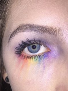 Rainbow Tears Makeup, Subtle Rainbow Makeup, Cute Face Paint Ideas Aesthetic, Alt Pride Makeup, Pride Makeup Ideas Simple, Gay Makeup Looks, Pride Make Up, Rainbow Makeup Looks Pride, Pride Eye Makeup