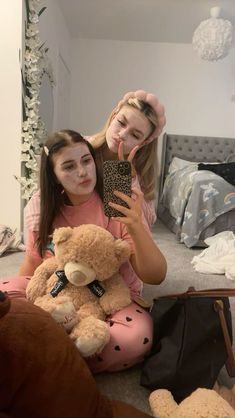 Bff Sleepover Pics Aesthetic, Silly Things To Do With Friends, Bsf Sleepover, Sleepover Photos, Sleepover Besties, Girly Sleepover, Aesthetic Sleepover, Girl Sleepover